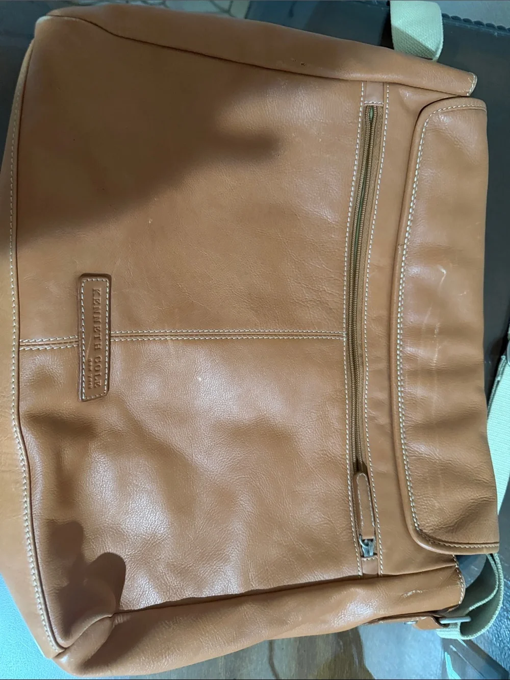 Men's Brown Leather Messenger Bag with Adjustable Shoulder Strap